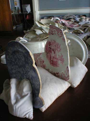 Material proveniente de la excavación en el Museo, Biblioteca y Archivo Histórico de San Isidro, 2004.