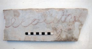 Foto 15: Fragmento de mármol antiguo con la inscripción “Recoleta” en su base, con letra de época.
