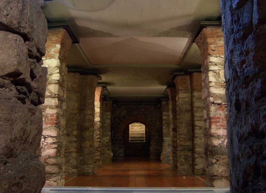 Nave central de la cripta del Noviciado jesuítico