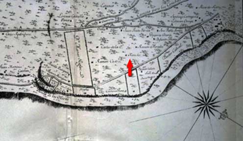 Figura 3: El camino de la costa y el que se ha formado por el medio de las suertes en 1813, la actual Casa Oks es posiblemente la señalada con la flecha (MOP 1932).
